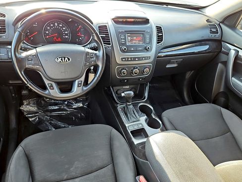 Used 2014 Kia Sorento LX FWD image 11