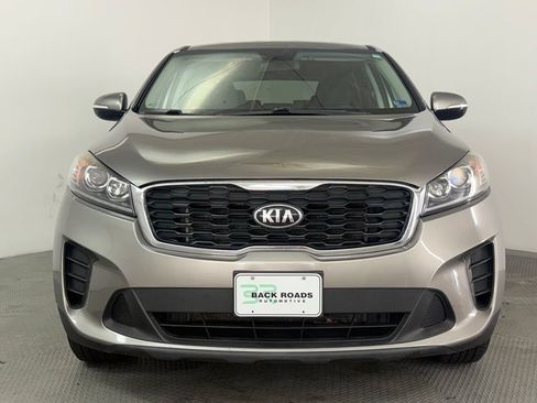 Used 2019 Kia Sorento FWD V6 image 2