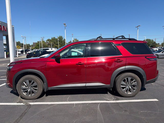 Used 2022 Nissan Pathfinder SV FWD image 3