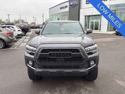 Used 2022 Toyota Tacoma TRD Off-Road AWD/4WD image 9