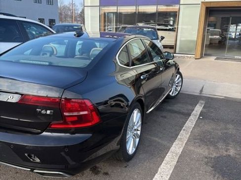 Used 2017 Volvo S90 T6 Inscription w/ Vision Package image 4