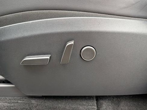 Used 2024 Tesla Model Y Long Range AWD/4WD image 16