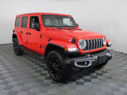 Used 2025 Jeep Wrangler Unlimited Sahara AWD/4WD image 24