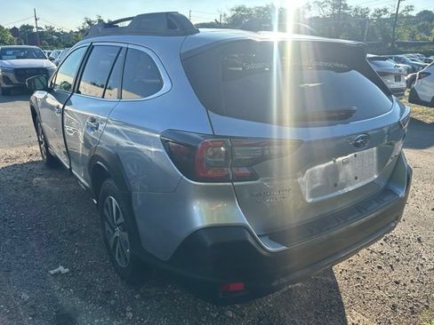 Used 2025 Subaru Outback Premium AWD/4WD image 7