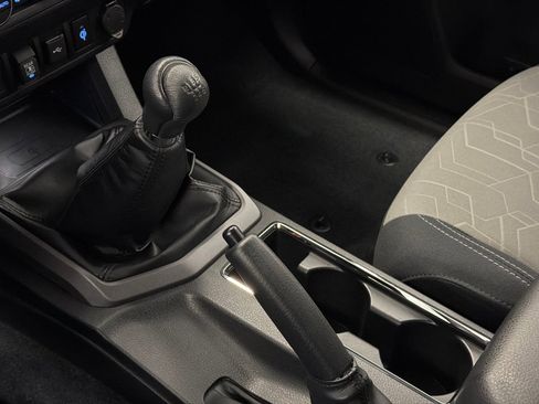 Used 2022 Toyota Tacoma TRD Off-Road image 28