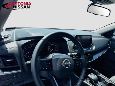 Used 2025 Nissan Rogue SV AWD/4WD image 11