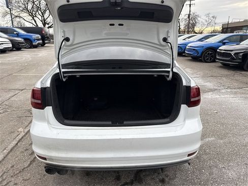 Used 2016 Volkswagen Jetta Sport image 16
