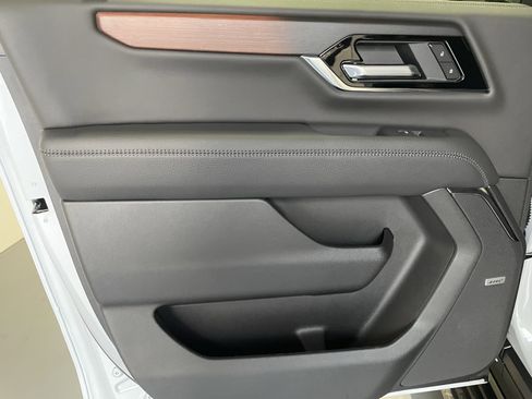 New 2026 GMC Yukon XL Denali image 13