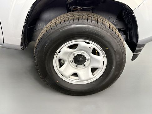Used 2022 Toyota Tacoma SR AWD/4WD image 31