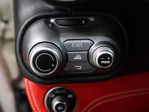 Certified 2020 Ferrari Portofino image 27