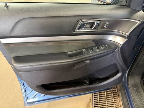 Used 2019 Ford Explorer XLT w/ Equipment Group 202A AWD/4WD image 26