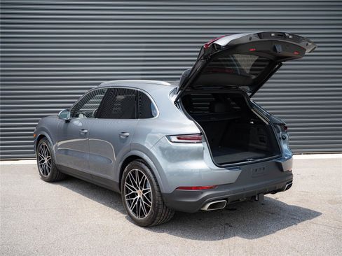 Certified 2026 Porsche Cayenne AWD/4WD image 34