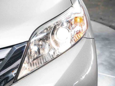 Used 2016 Toyota Sienna XLE w/ XLE Navigation Package AWD/4WD image 7