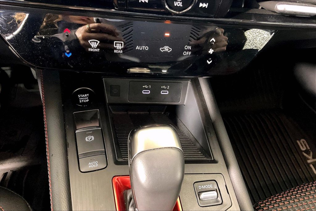 Used 2025 Nissan Kicks SR FWD image 27