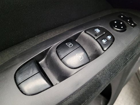 Used 2015 Nissan Pathfinder SV image 27