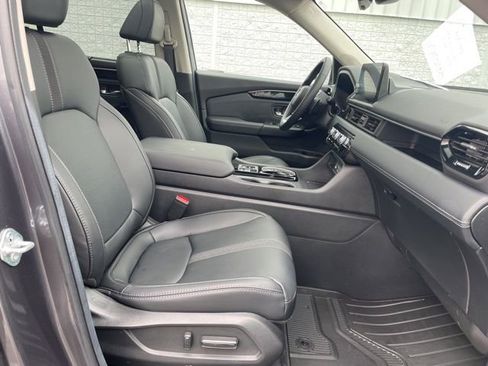 Used 2025 Honda Pilot Touring image 19