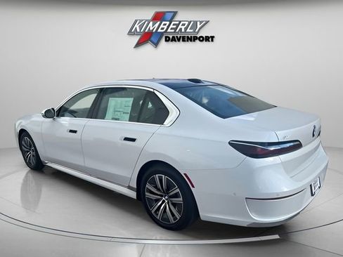 Used 2024 BMW i7 eDrive50 RWD image 3