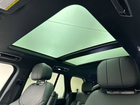 Used 2025 Land Rover Range Rover SE image 11