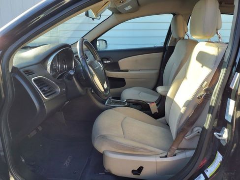 Used 2013 Chrysler 200 Touring image 7