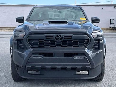 Used 2025 Toyota Tacoma TRD Sport image 4