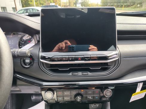 New 2026 Jeep Compass Limited image 33