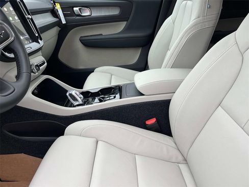New 2026 Volvo XC40 B5 Ultra w/ Climate Package image 24