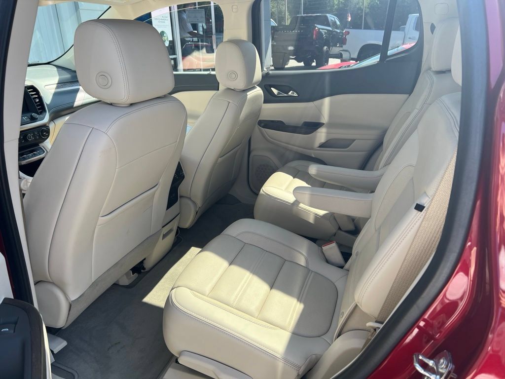 Used 2020 GMC Acadia Denali w/ Technology Package FWD image 17