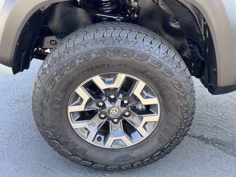 Used 2023 Toyota Tacoma TRD Off-Road w/ Technology Package RWD image 12
