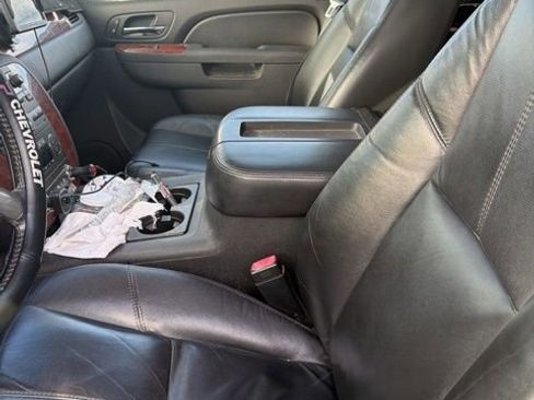 Used 2011 Chevrolet Avalanche LT w/ Luxury Package image 3