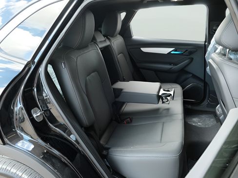 New 2025 VinFast VF 8 Plus AWD/4WD image 17