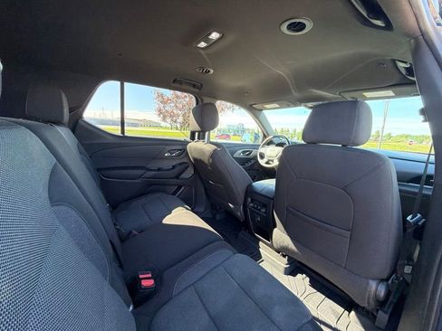 Used 2022 Chevrolet Traverse LT FWD image 35