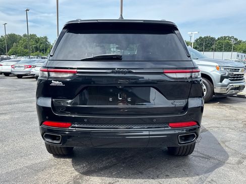 Used 2024 Jeep Grand Cherokee Summit AWD/4WD image 4
