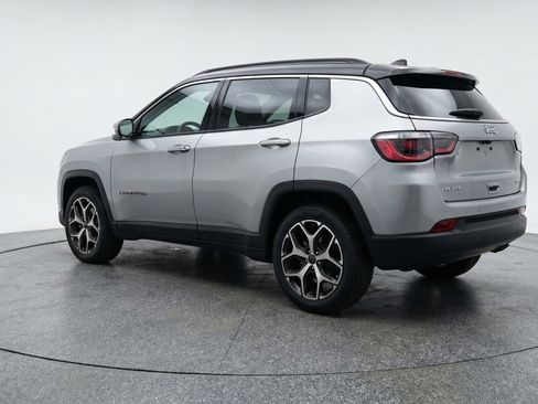 Used 2025 Jeep Compass Limited image 6