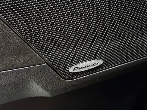 Used 2016 Chevrolet Equinox LTZ w/ Enhanced Convenience Package image 17