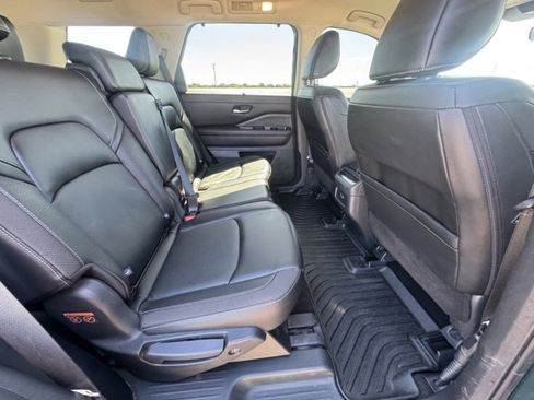 Used 2023 Nissan Pathfinder SL w/ Black Appearance Package image 12
