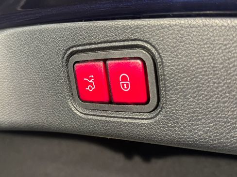 Used 2018 Mercedes-Benz E 400 Coupe image 39