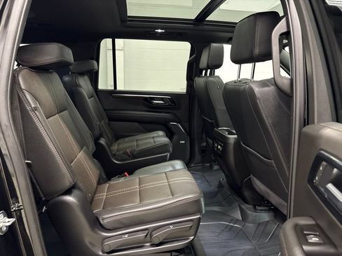 Used 2026 Chevrolet Suburban High Country AWD/4WD image 35