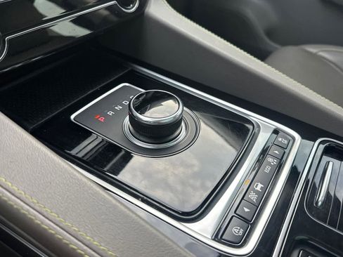 Used 2018 Jaguar F-PACE R-Sport image 22
