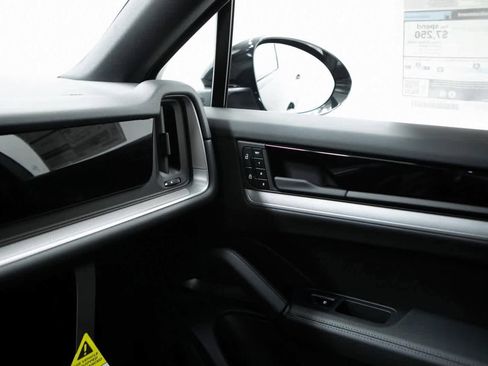 Certified 2025 Porsche Cayenne Coupe image 22