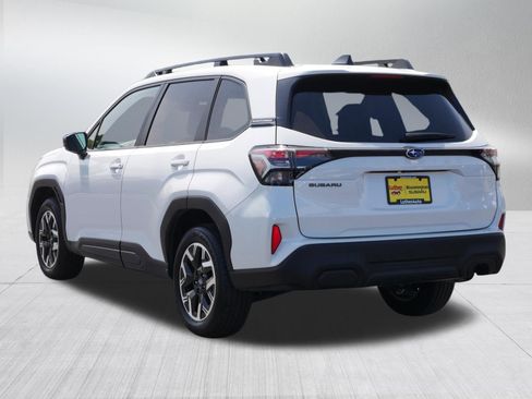Used 2025 Subaru Forester Premium AWD/4WD image 5