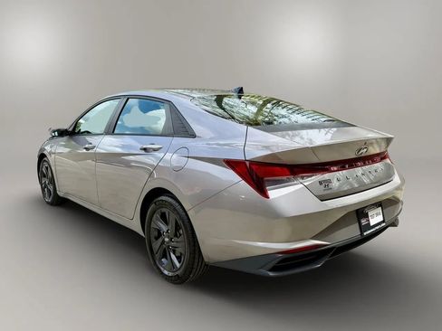 Used 2022 Hyundai Elantra SEL image 3