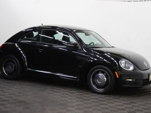 Used 2012 Volkswagen Beetle 2.5 FWD image 1