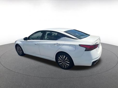 Used 2025 Nissan Altima 2.5 SV FWD image 10