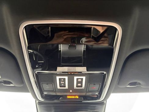 Used 2025 Land Rover Range Rover Velar Dynamic SE AWD/4WD image 12