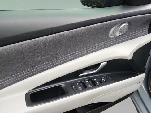 Used 2022 Hyundai Elantra Limited image 15