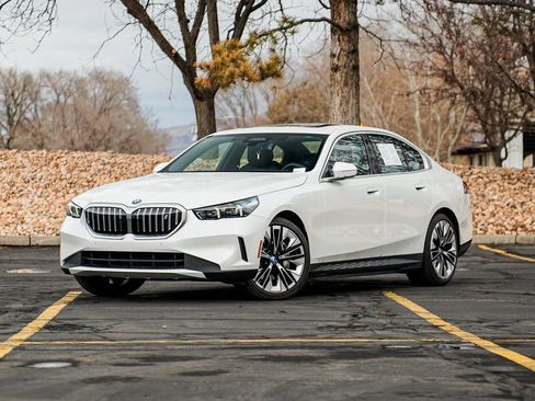 Used 2025 BMW i5 xDrive40 w/ Premium Package image 1