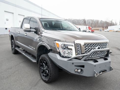 Used 2018 Nissan Titan Platinum Reserve w/ Platinum Utility Package AWD/4WD image 8