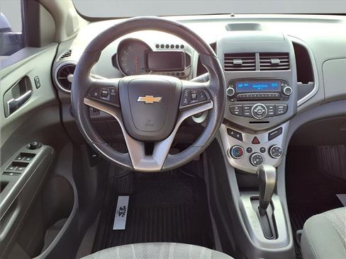 Used 2015 Chevrolet Sonic LT image 10