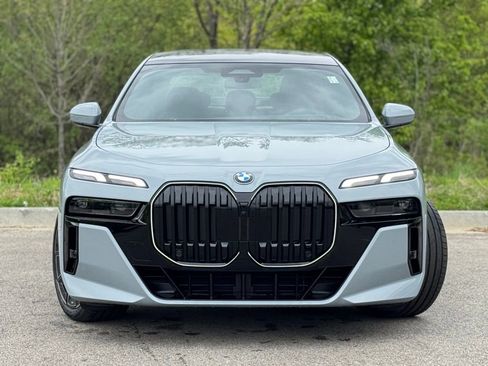New 2026 BMW 760i xDrive w/ Premium Package AWD/4WD image 2