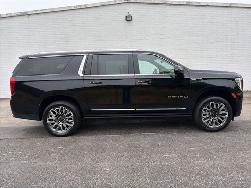 Used 2023 GMC Yukon XL Denali Ultimate AWD/4WD image 1
